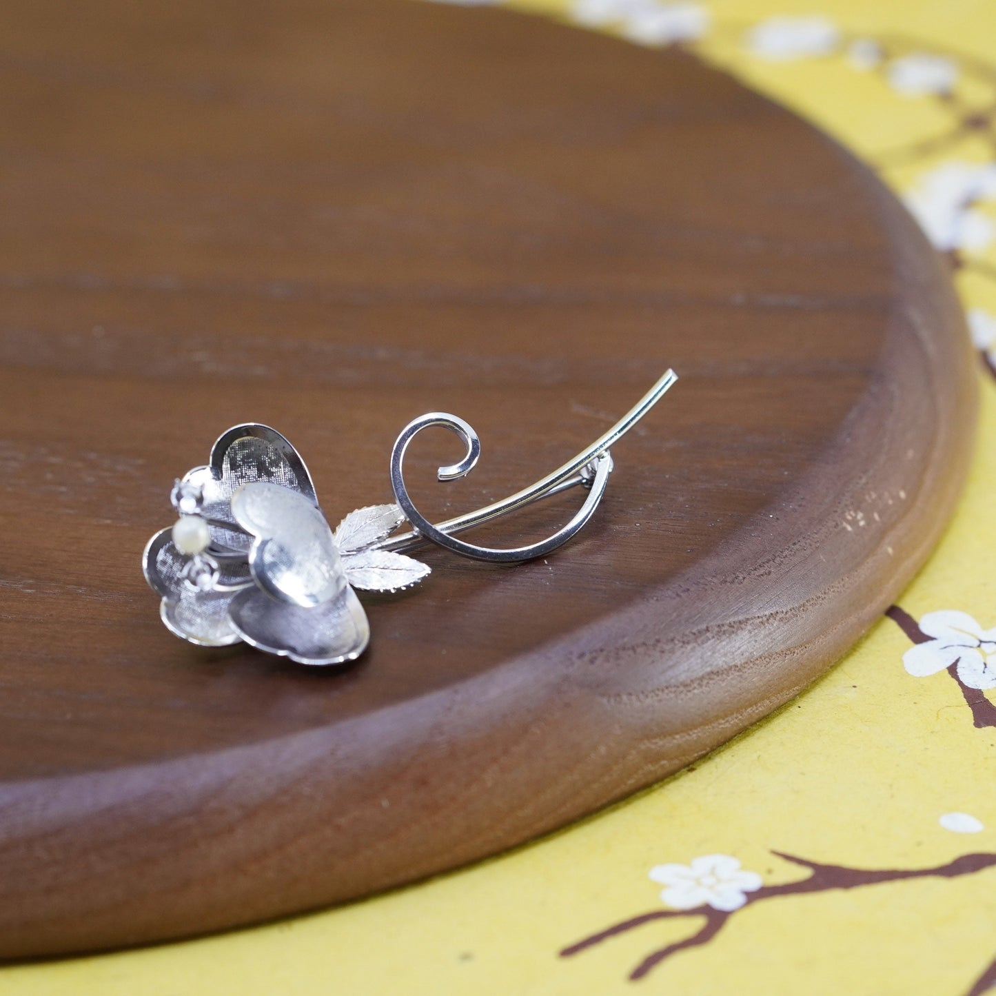 Vintage bond boyd sterling 925 silver flower shaped brooch with pearl