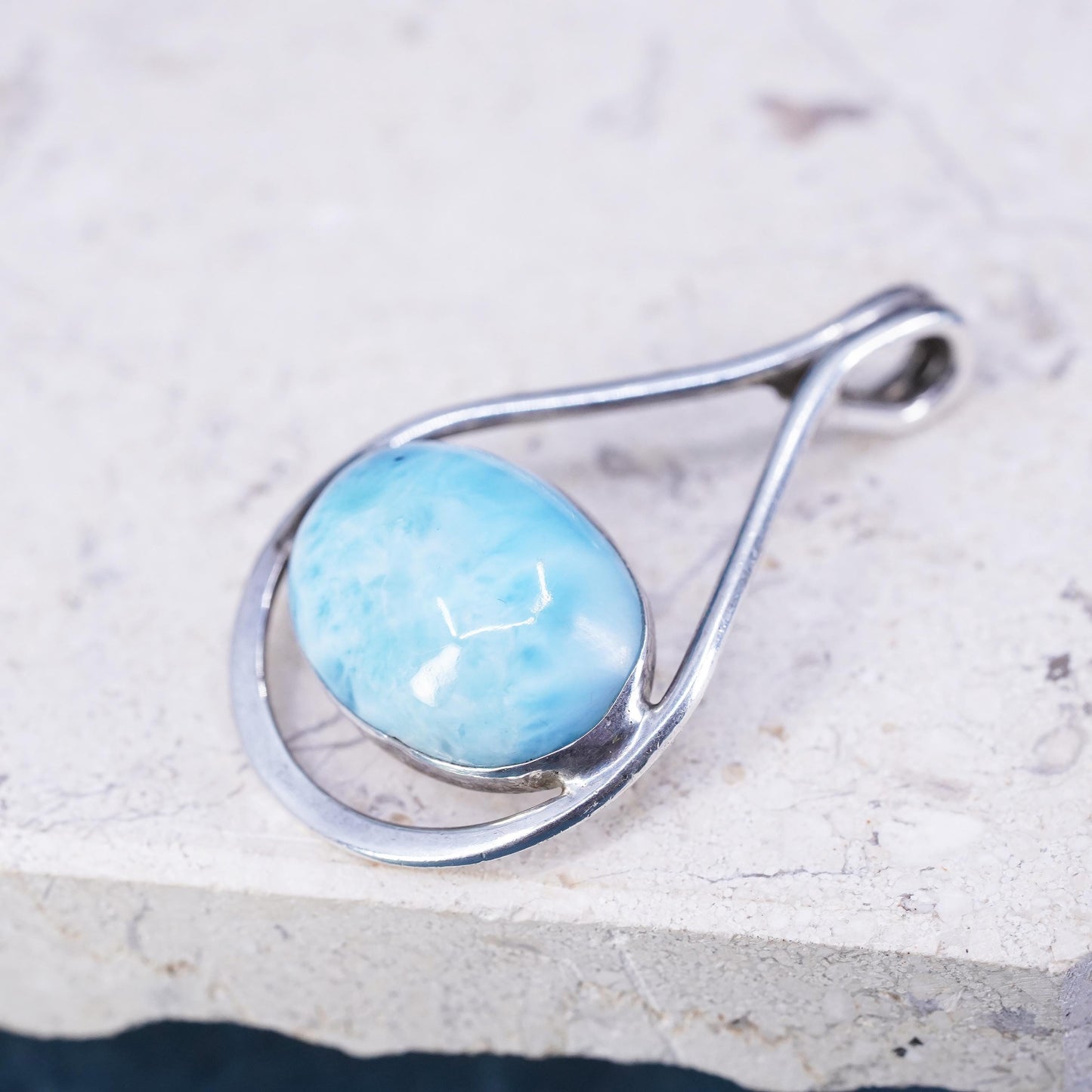 Vintage Sterling 925 Silver Handmade Pendant with oval larimar