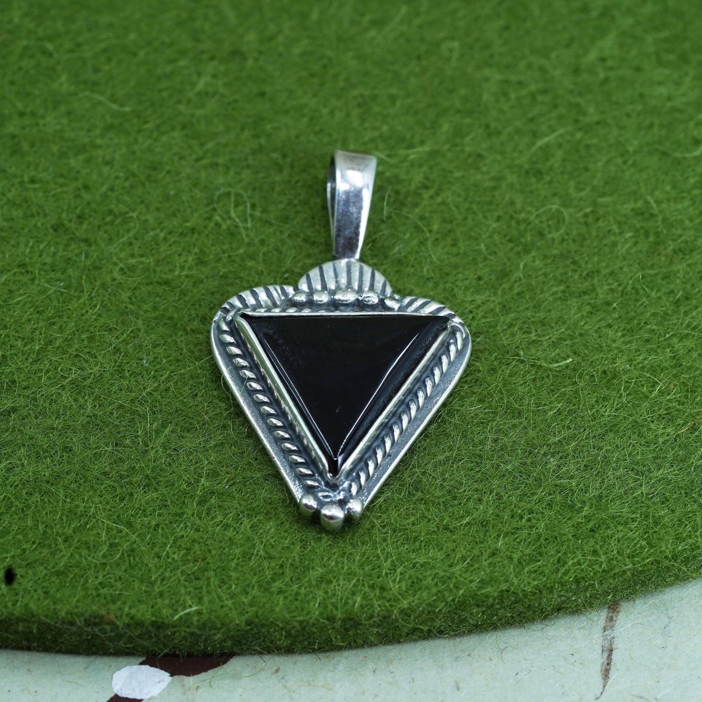 Native American Navajo JG sterling silver 925 pendant with triangular onyx