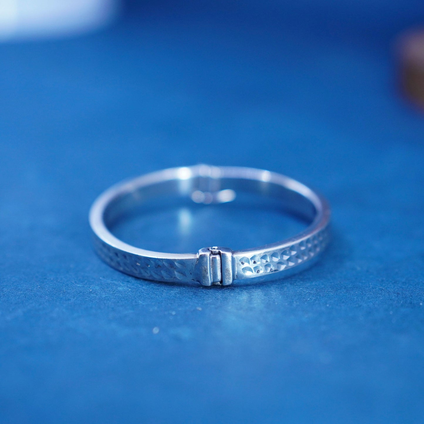 6.5”, VTG Italy sterling silver handmade bracelet, 925 textured hinged bangle