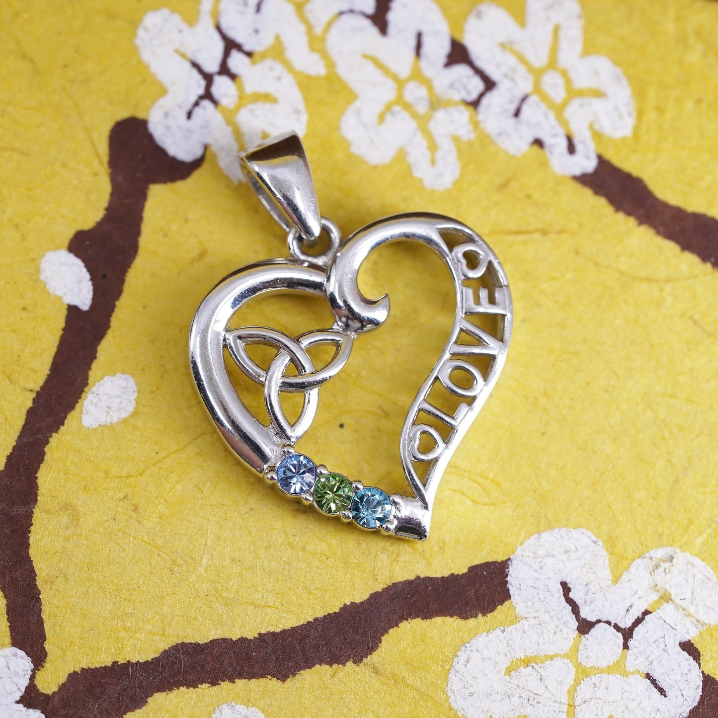 VTG Sterling silver handmade heart pendant with peridot, 925 irish Celtic knot