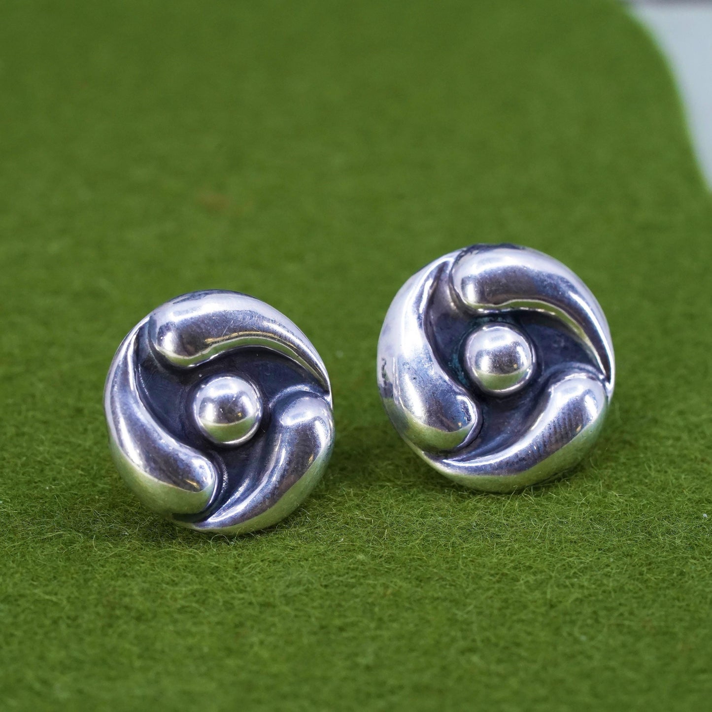 Vintage hecho en taxco sterling 925 silver handmade spiral screw back earrings