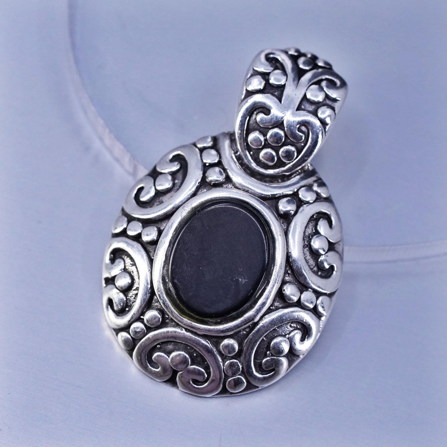 Vinatge sterling 925 silver handmade pendant with oval onyx and beads