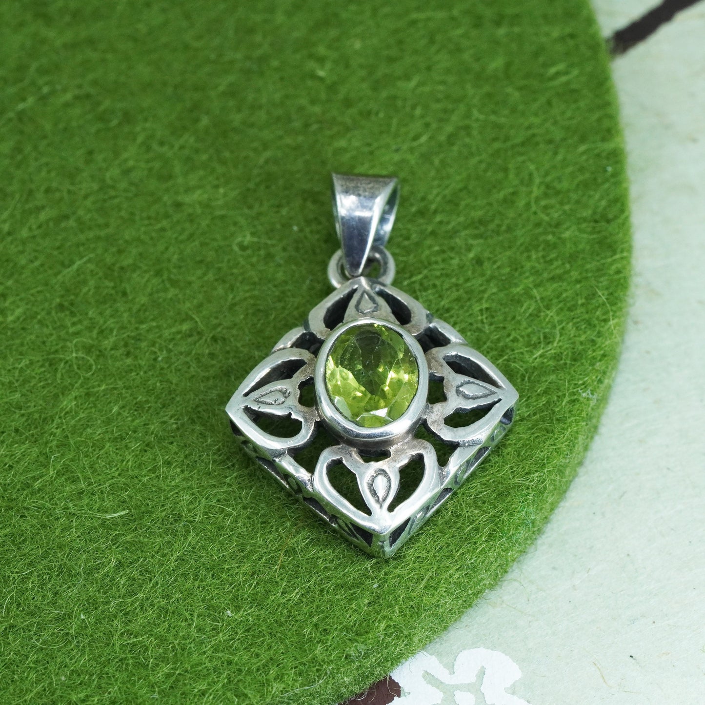 Vintage handmade Sterling silver 925 filigree pendant with oval peridot