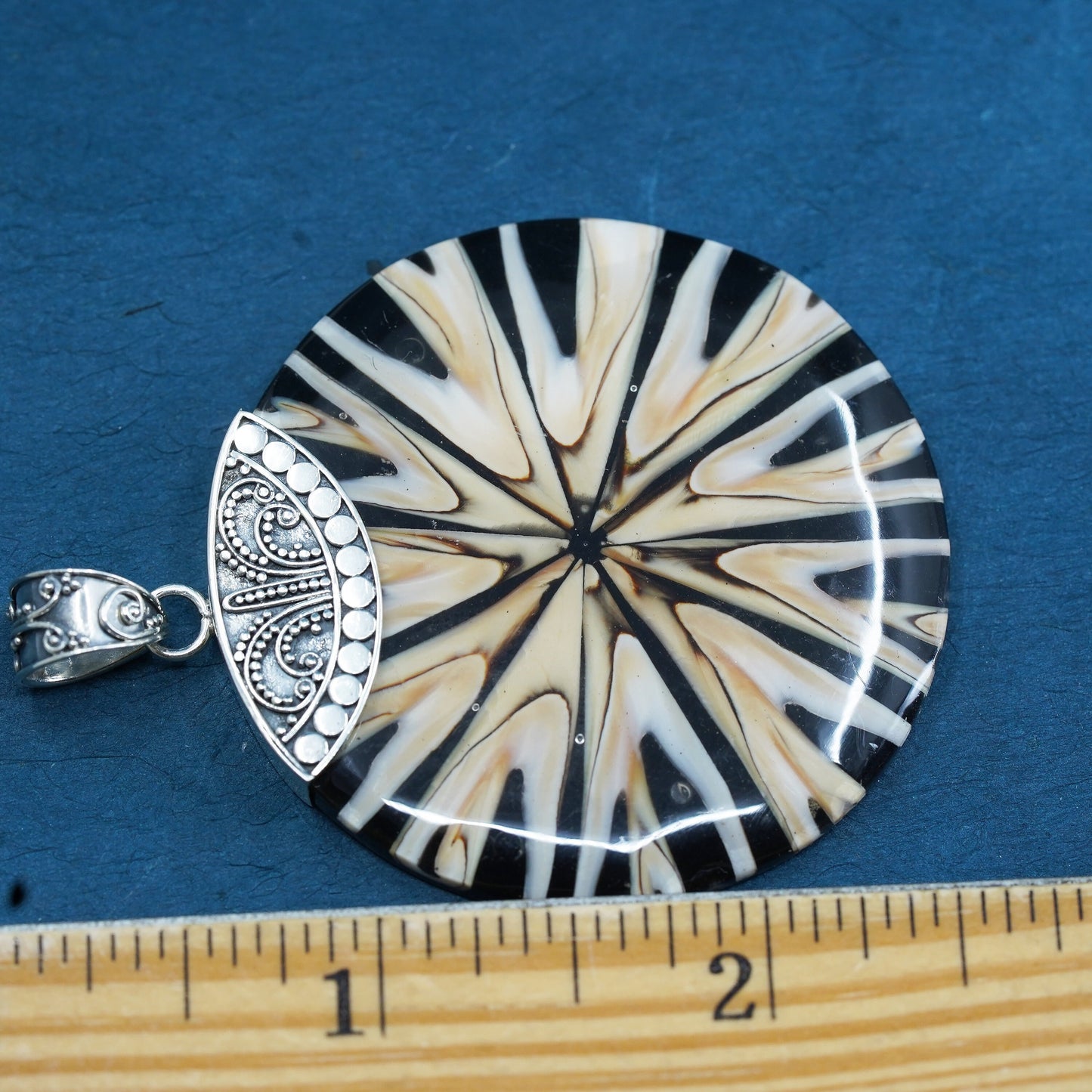 Meran 925 Sterling Silver Starburst Circle Inlay Shell Resin Pendant Lagenlook