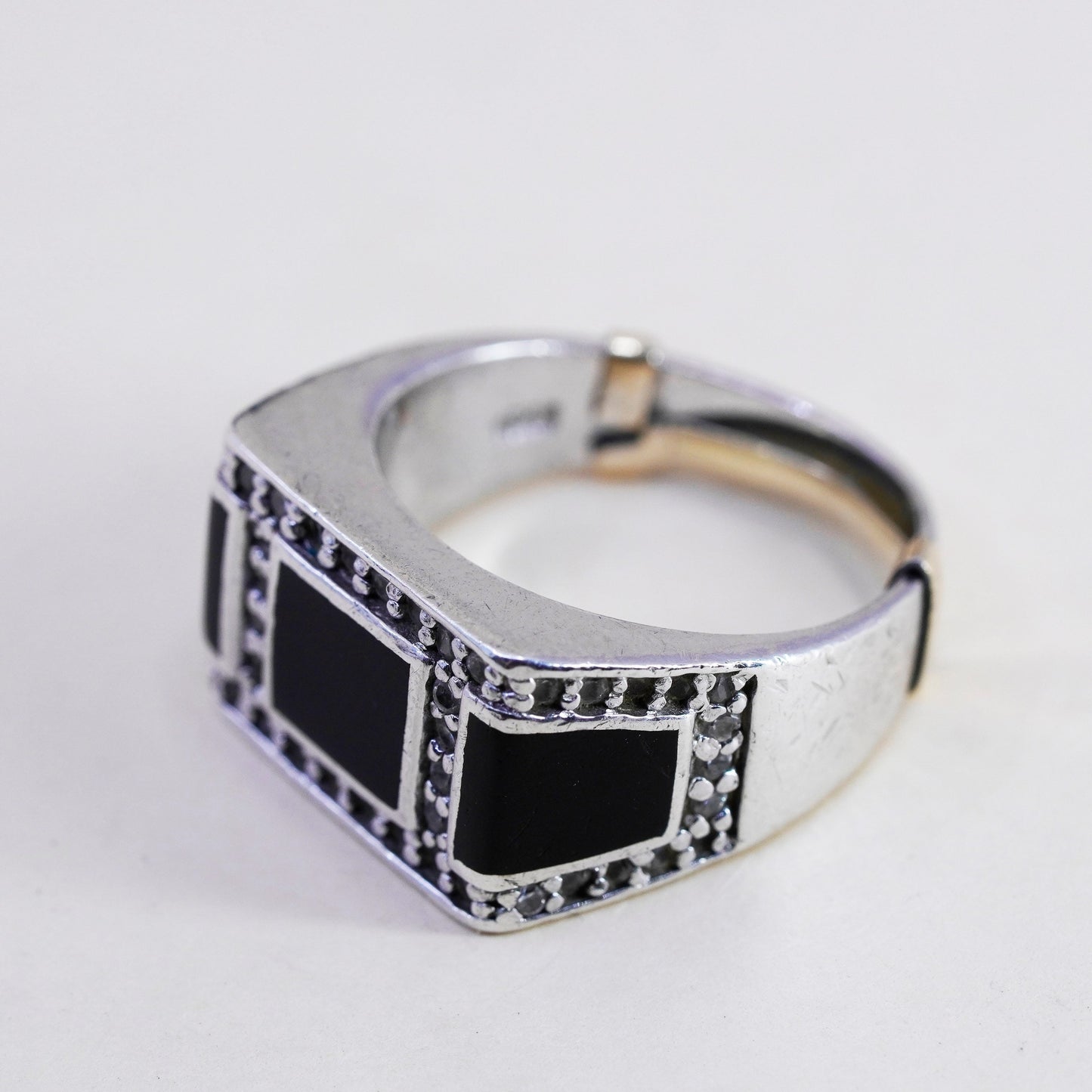 Size 8.5, Vintage Sterling 925 silver handmade band ring with onyx and achroite