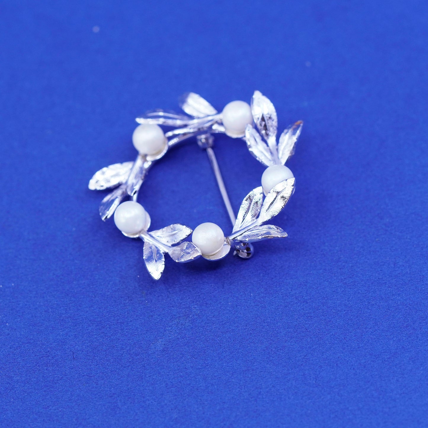 Vintage Sterling silver handmade brooch, 925 leaves circle with pearl