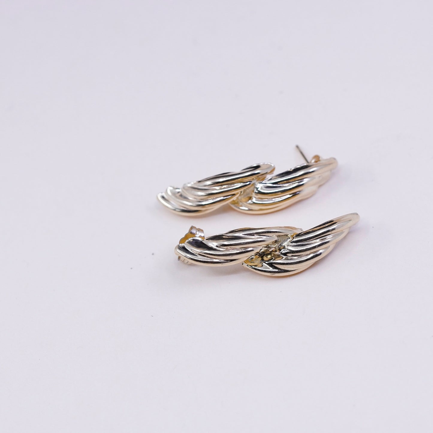 1.2g, vintage 14K yellow gold earrings, real gold ribbed shell studs , stamped 14K PPC