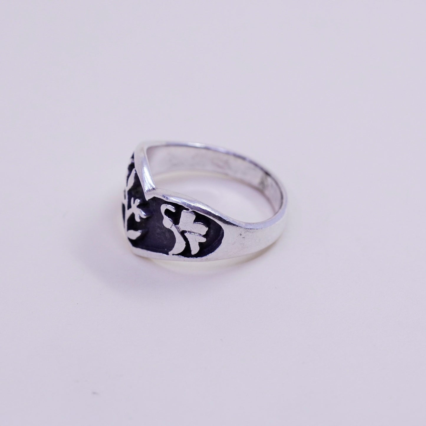 Size 7.25, vintage sterling silver handmade ring, Hopi 925 heart band w/ flower