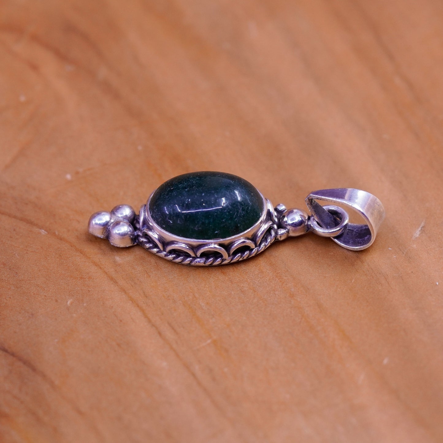 Vintage Sterling 925 silver handmade pendant with oval shaped jade