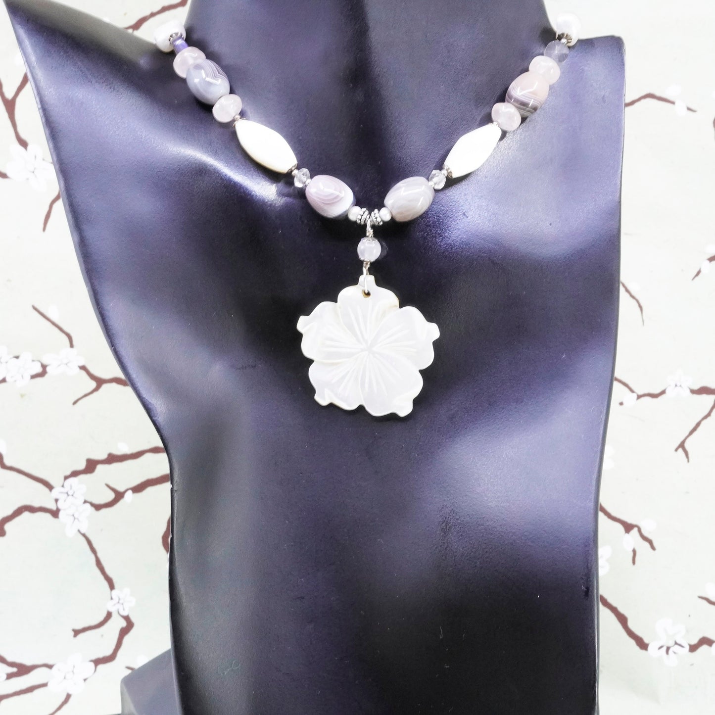 15+2”, necklace with rose quartz and agate beads mother of pearl flower pendant