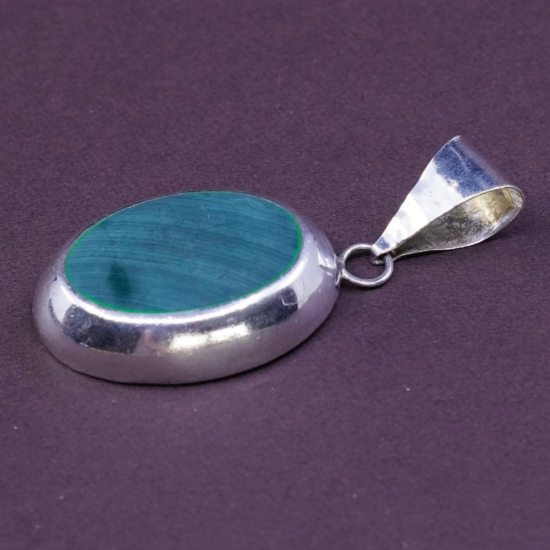 VTG Sterling silver pendant with oval shaped malachite inlay, solid 925 silver