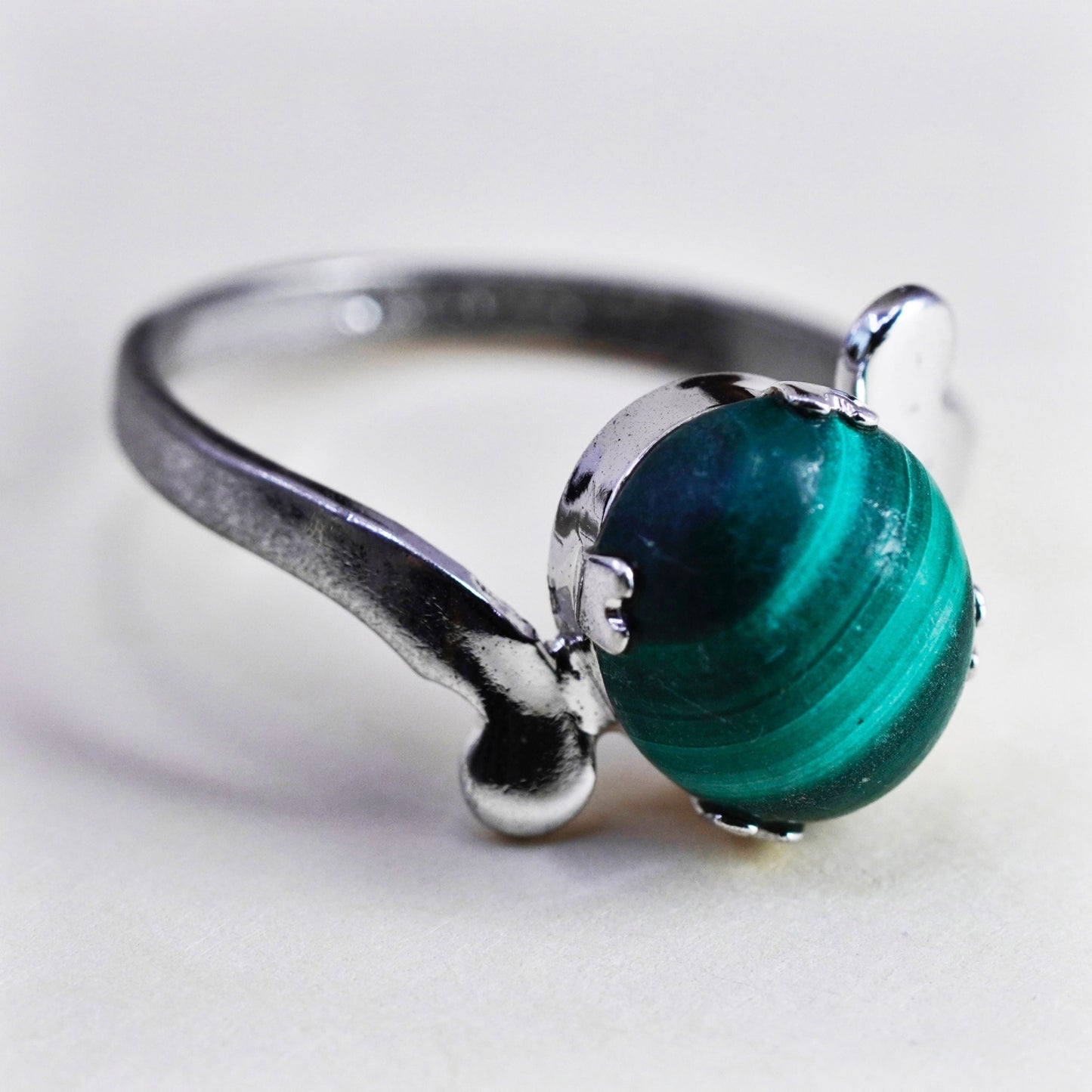Size 6.5, southwestern Sterling 925 silver handmade ring with malachite