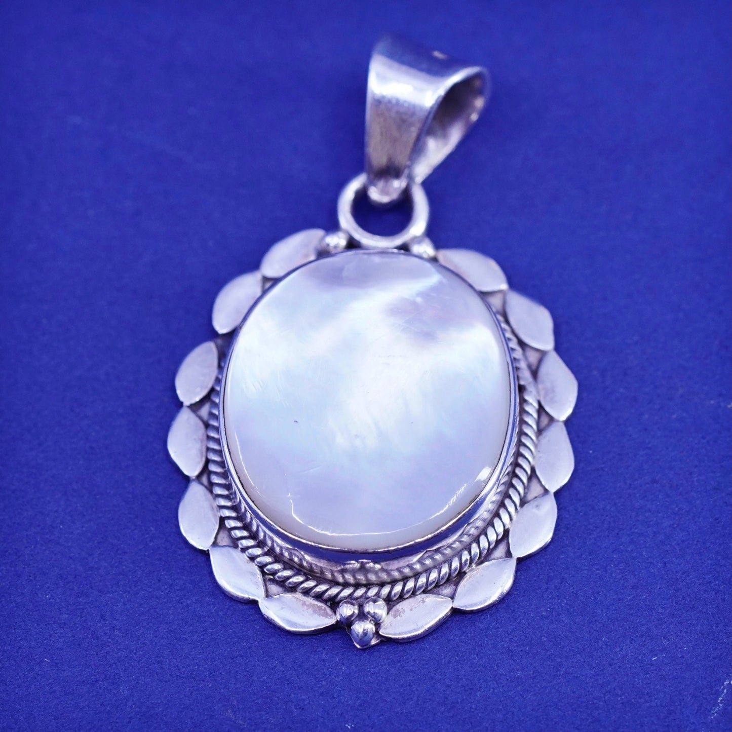 Vintage Sterling silver handmade pendant, 925 Oval pendant with mother of pearl