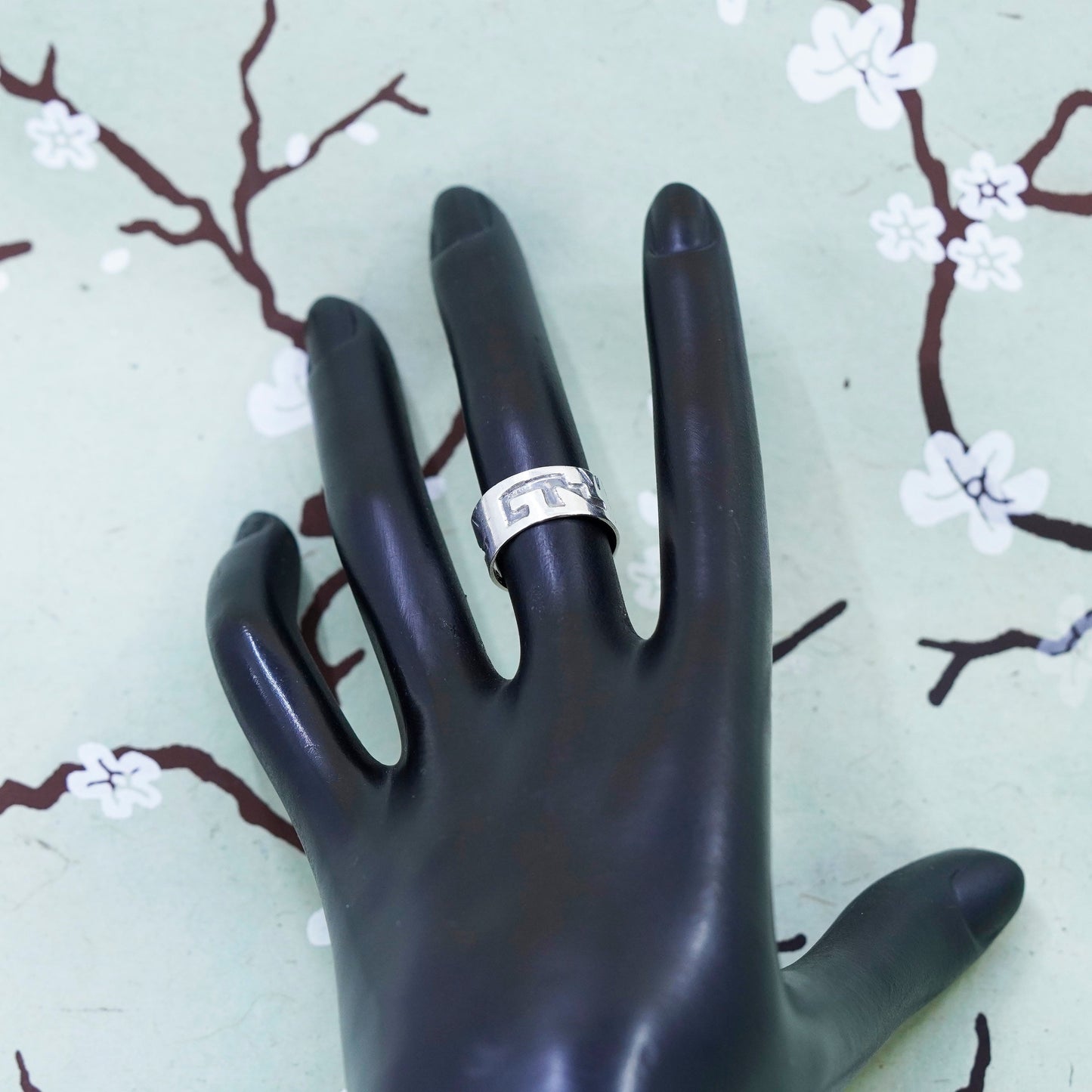 Size 5.25, vintage sterling silver handmade ring, Hopi 925 patterned band