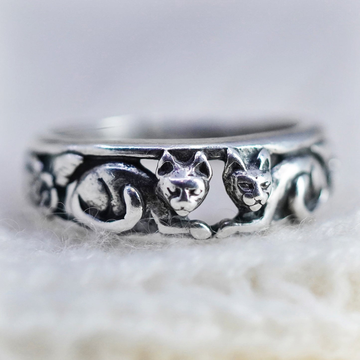 Size 7, vintage sterling 925 silver handmade ring with cat kitty