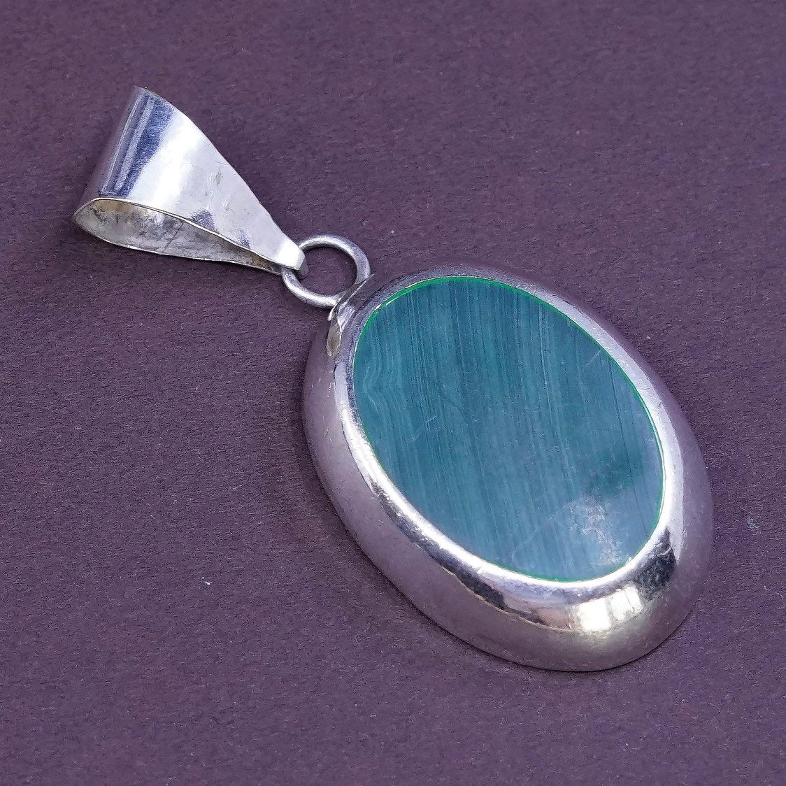 VTG Sterling silver pendant with oval shaped malachite inlay, solid 925 silver