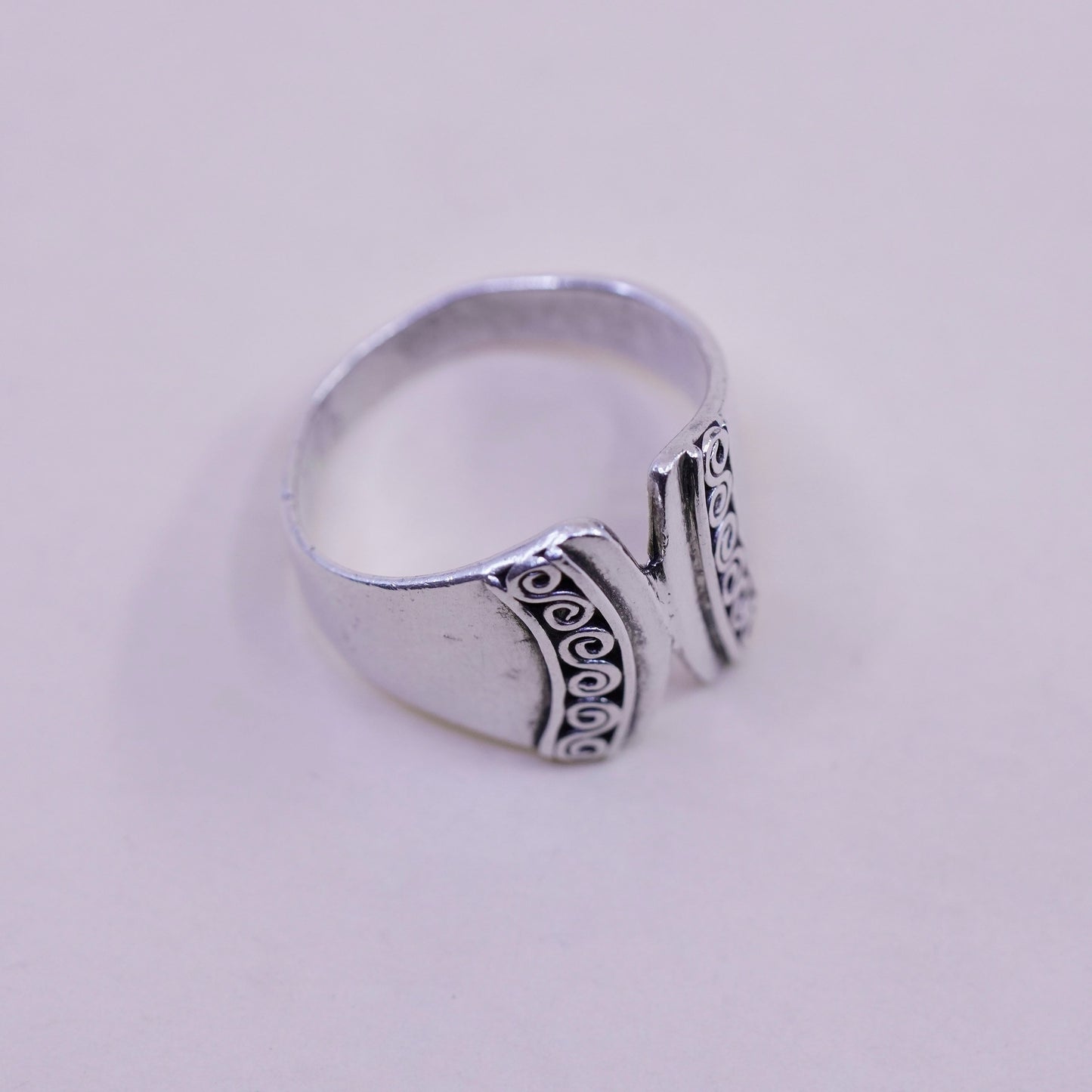 Size 7.5, vintage sterling silver handmade ring, Mexico 925 swirl pattern