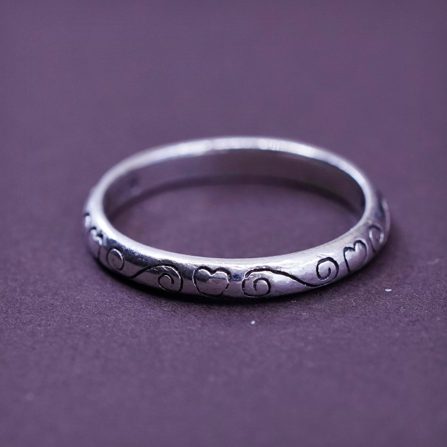 Size 7, vtg sterling silver handmade ring, 925 stackable band embossed Heart