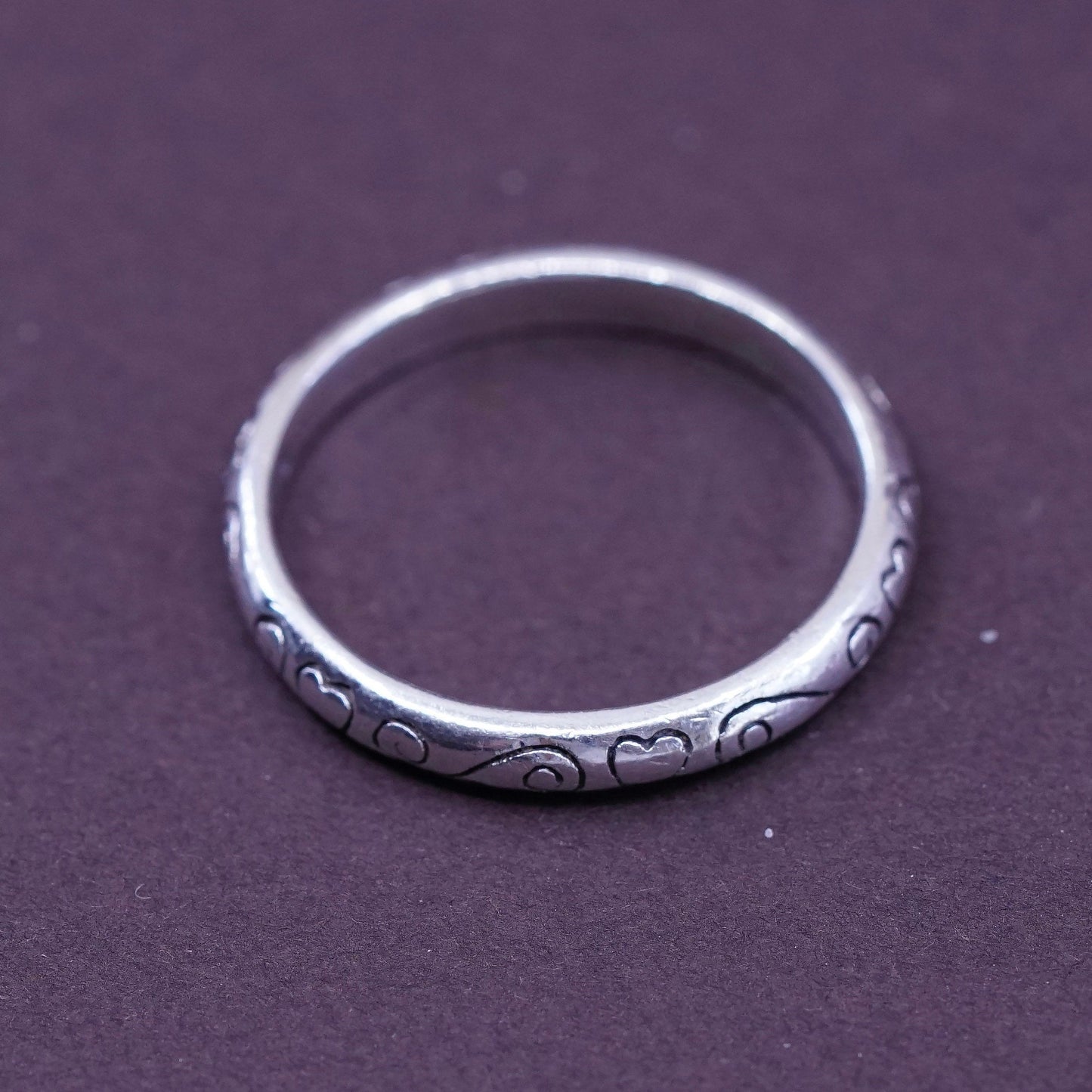 Size 7, vtg sterling silver handmade ring, 925 stackable band embossed Heart