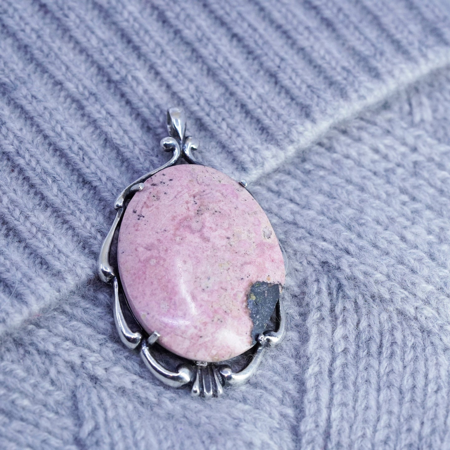 Vintage sterling 925 silver pendant with pink jasper