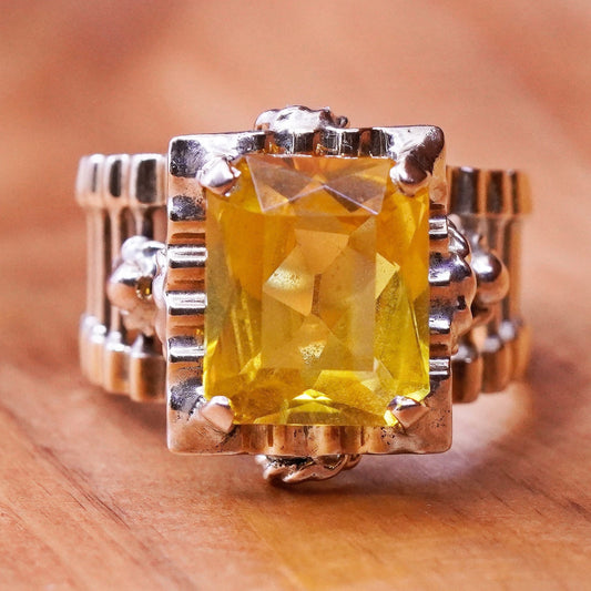 Size 7.75, 8.8g, vintage 785 18K yellow gold handmade ribbed ring with citrine