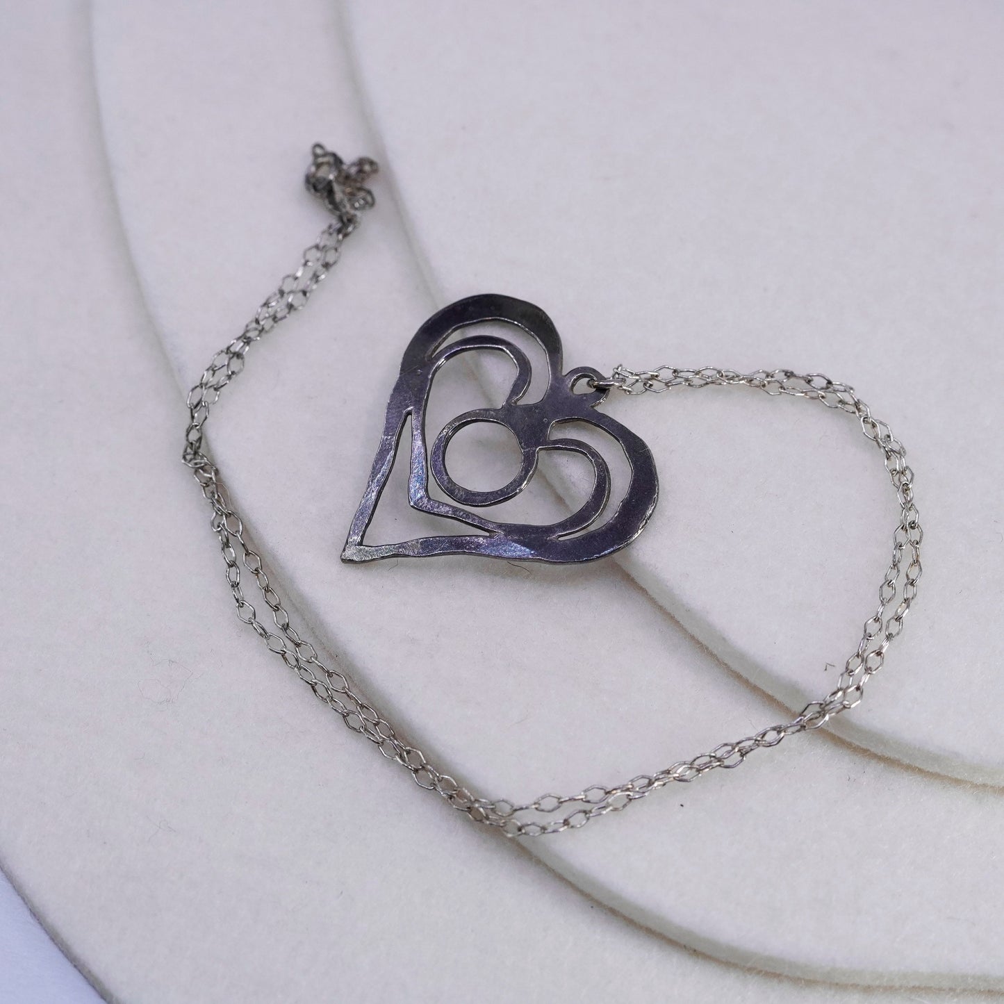 18”, Sterling 925 silver handmade circle necklace with hammered heart pendant