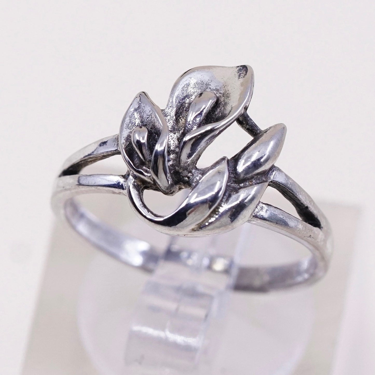 Size 6, vintage Sterling 925 silver handmade ring with lily flower