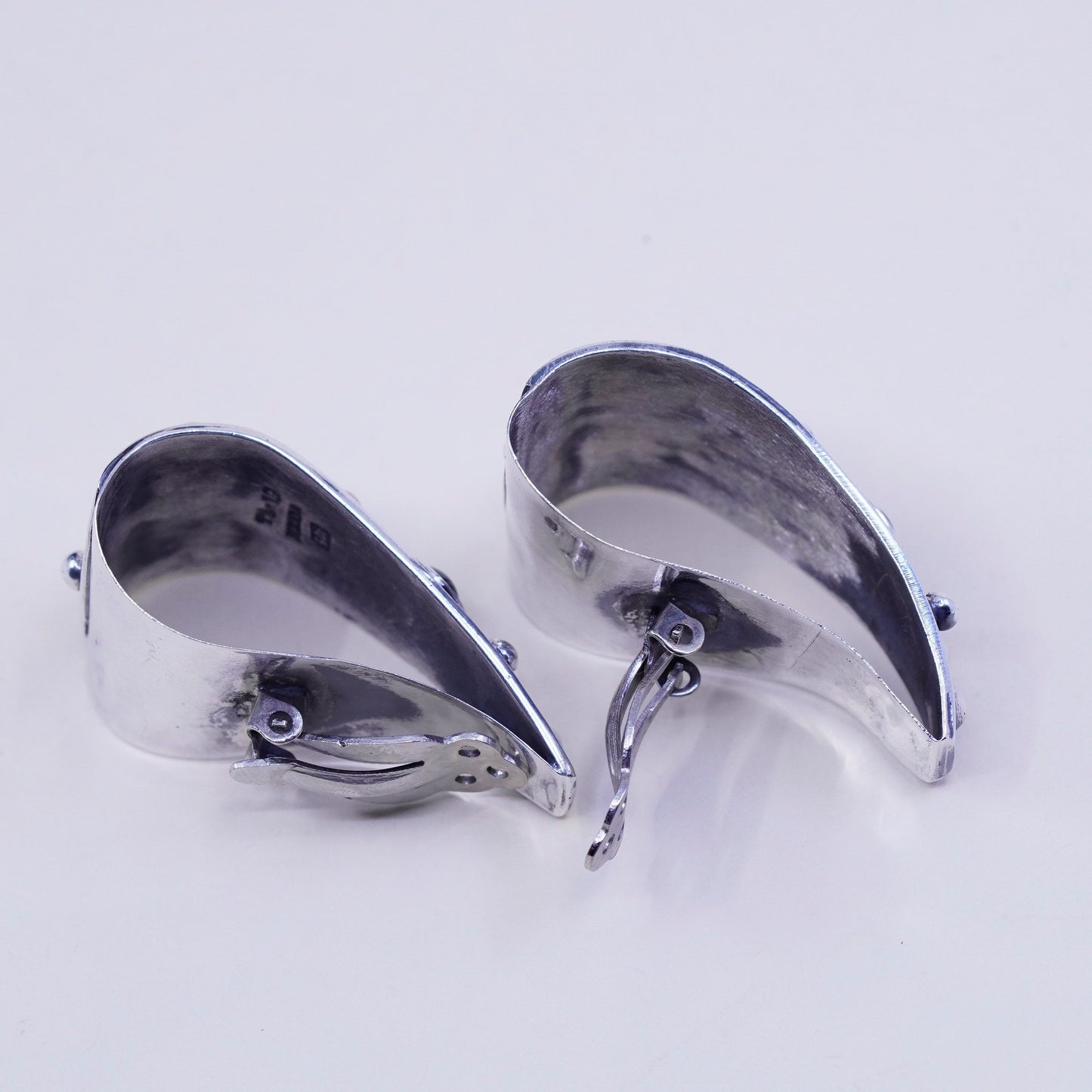 southwestern 925 Sterling silver teardrop clip on earrings w/ obsidian emerald