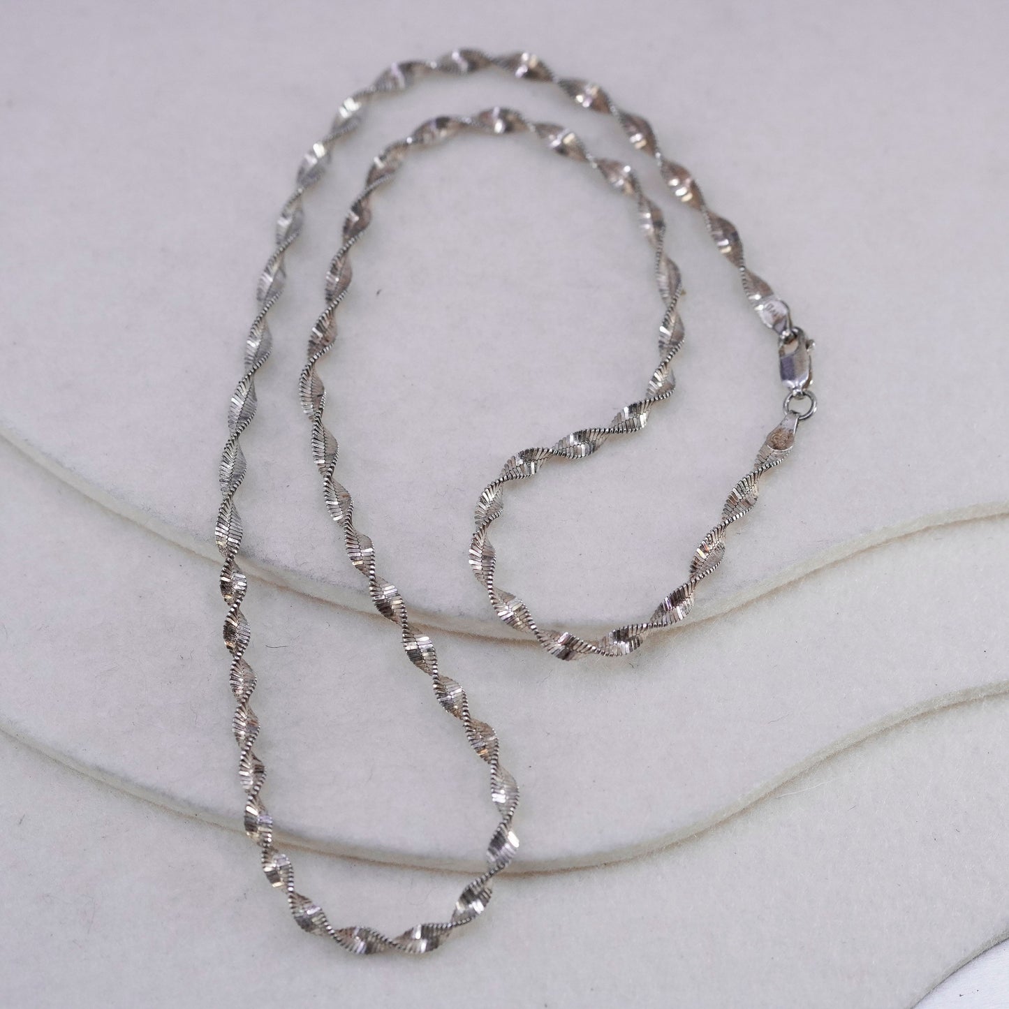 20”, vintage Italy Sterling 925 silver twisted herringbone chain necklace