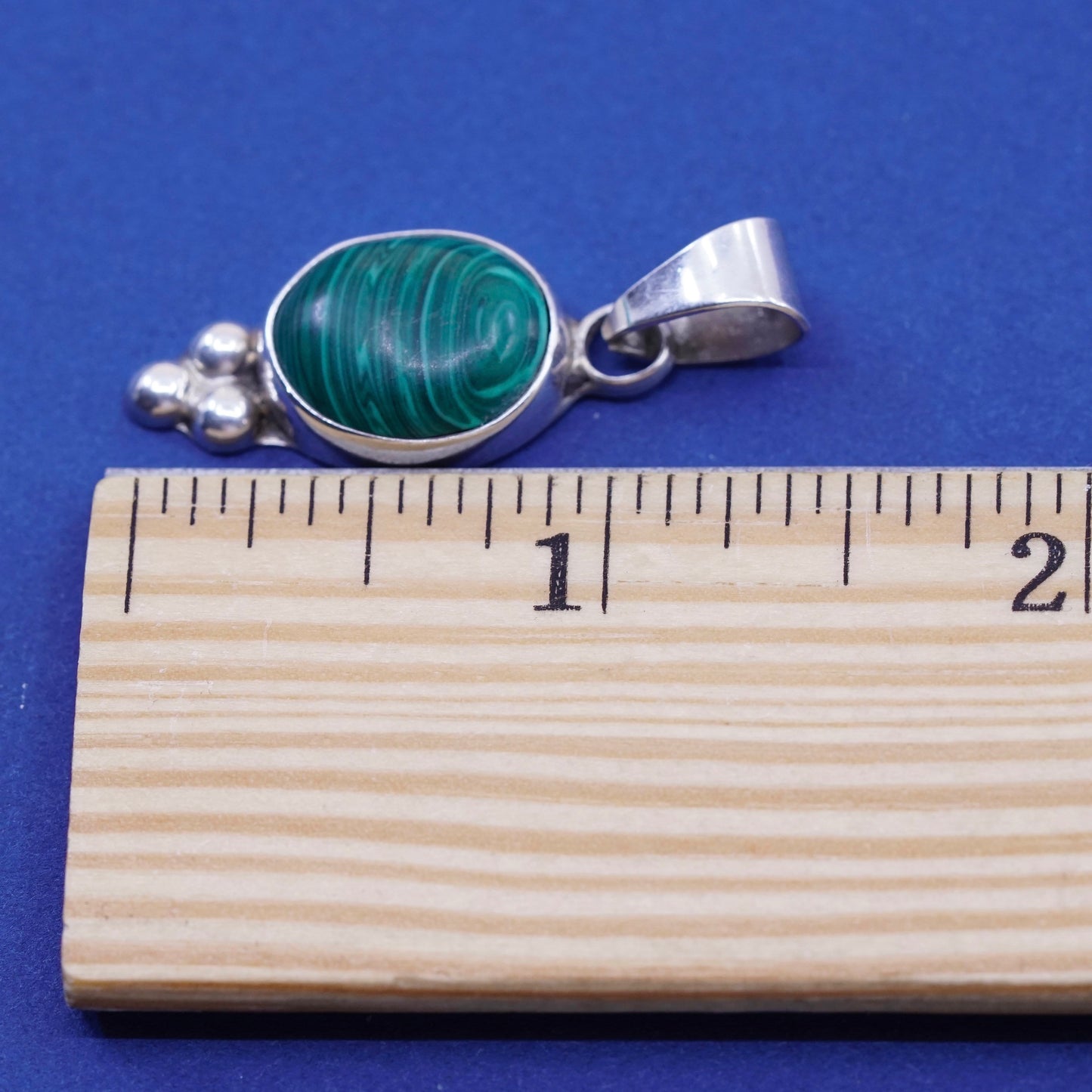 Vintage mexico Sterling 925 silver handmade pendant with oval malachite