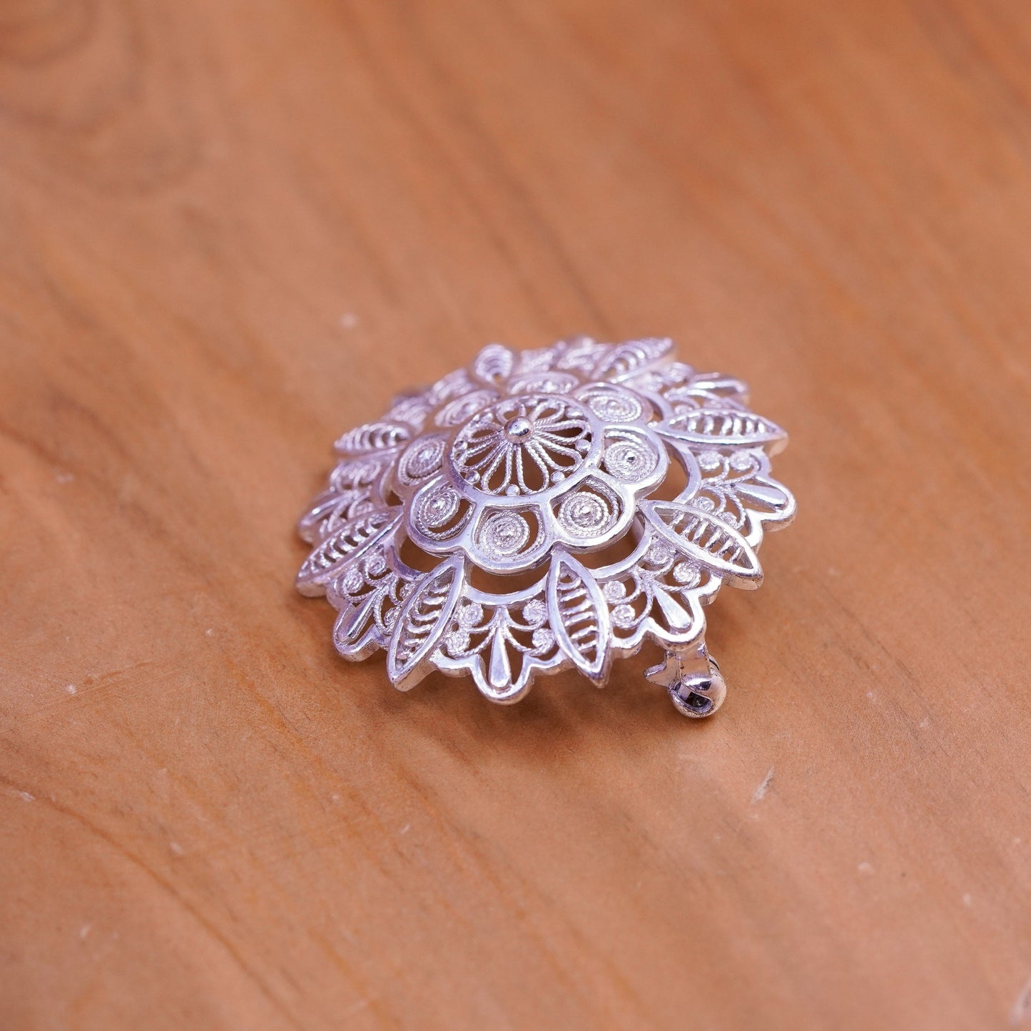 Vintage handmade sterling silver round shaped filigree floral brooch