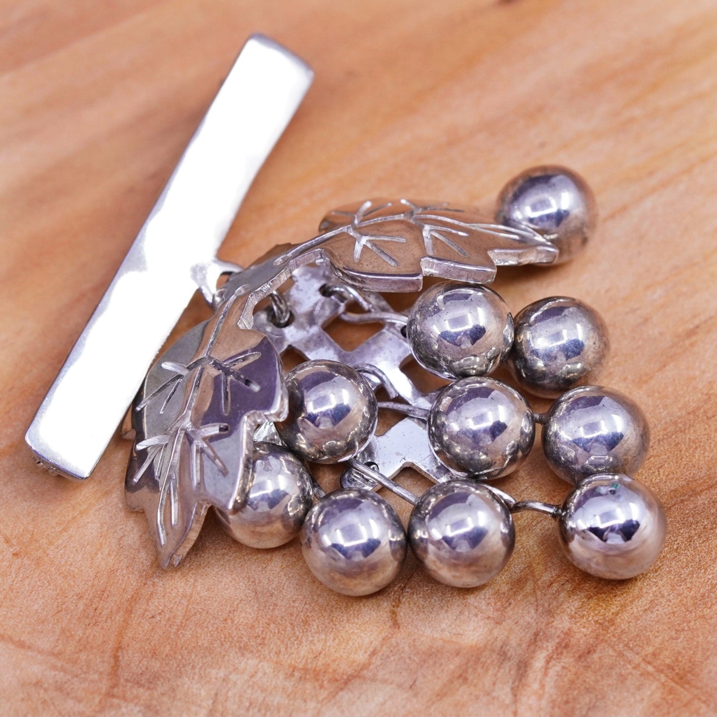 Vintage handmade sterling 925 silver grapes brooch with leaves