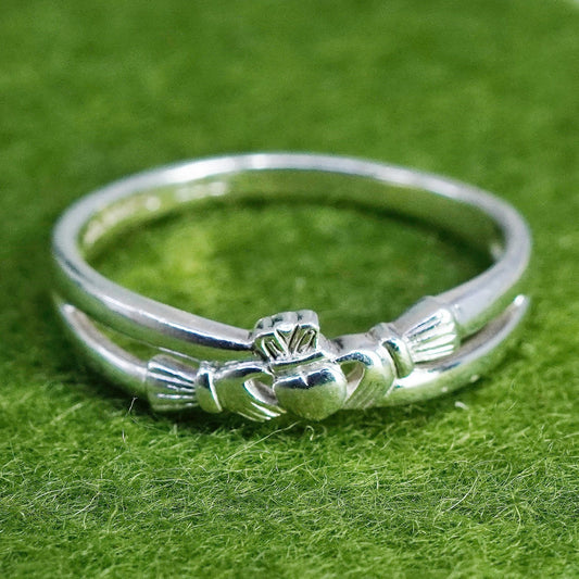 Size 9.5, Vintage Solvar sterling silver claddagh ring, holding heart 925 band