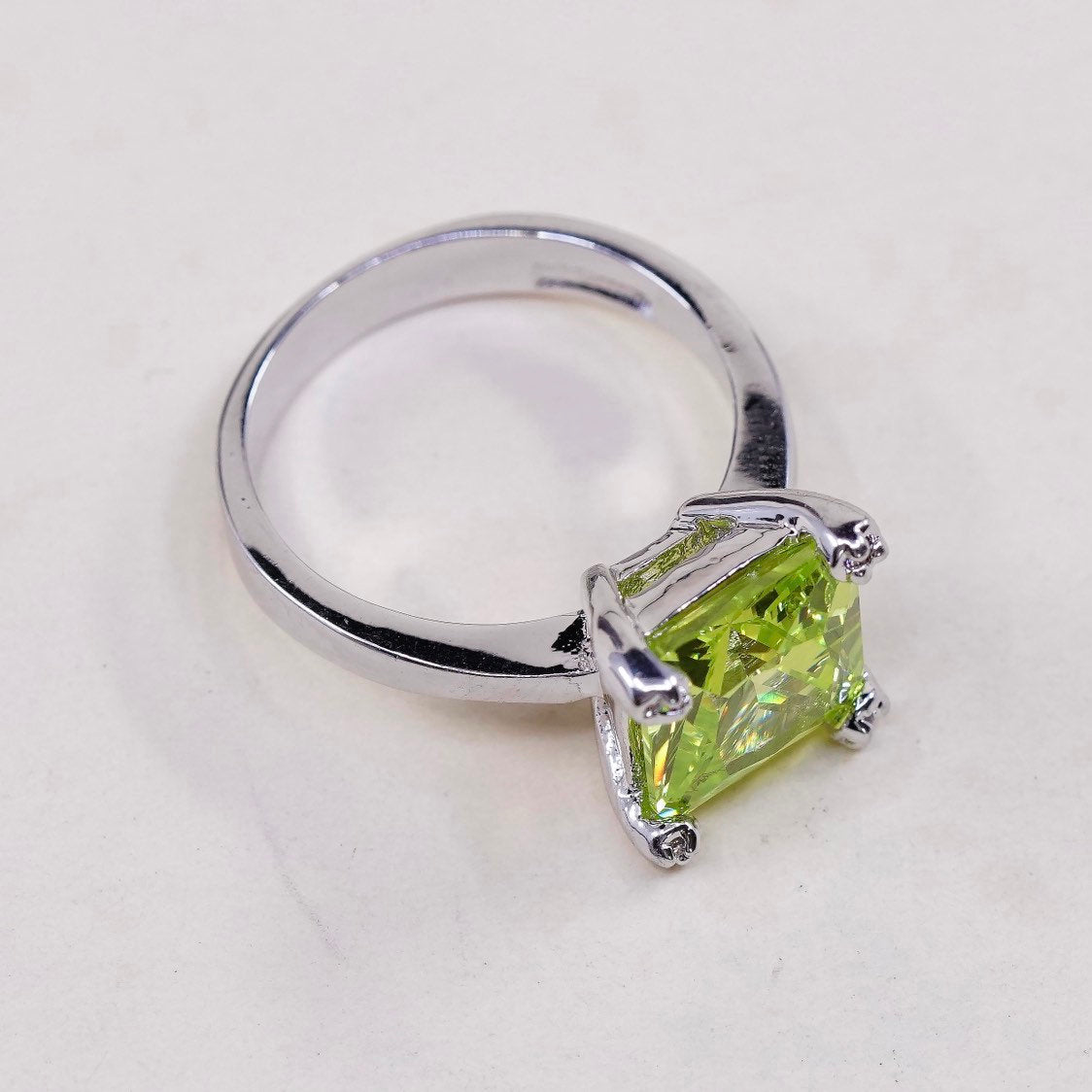 sz 8.25, vtg costed sterling 925 silver handmade ring w/ peridot n diamond