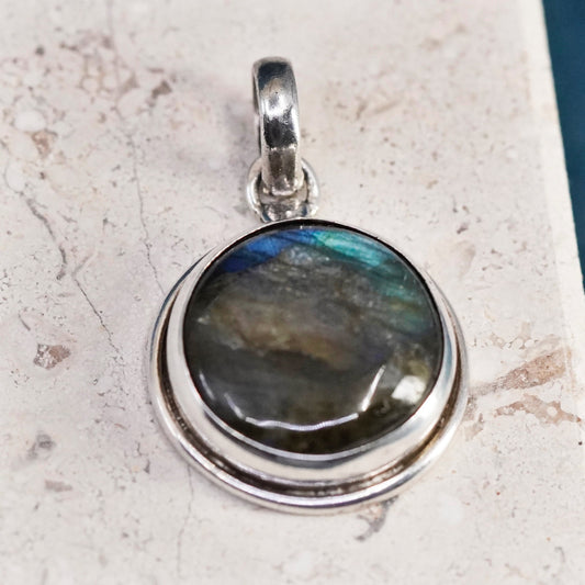 Vintage Sterling 925 silver handmade pendant with round labradorite