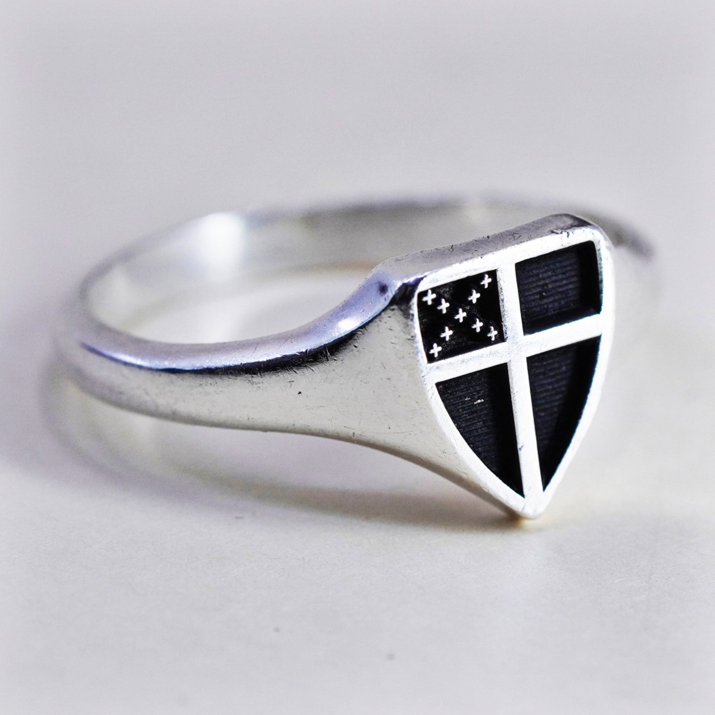 Size 10.75, vintage symbol Art sterling 925 silver handmade shield band ring