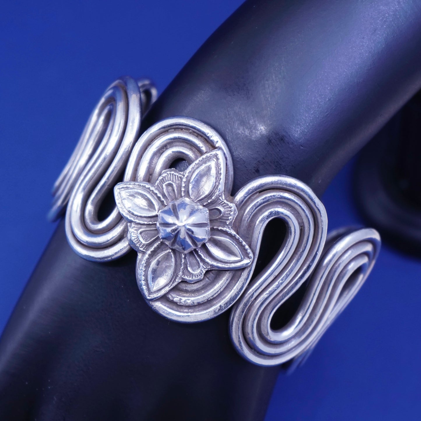 7.75”, huge sterling silver handmade bracelet, solid 925 wavy bangle flower