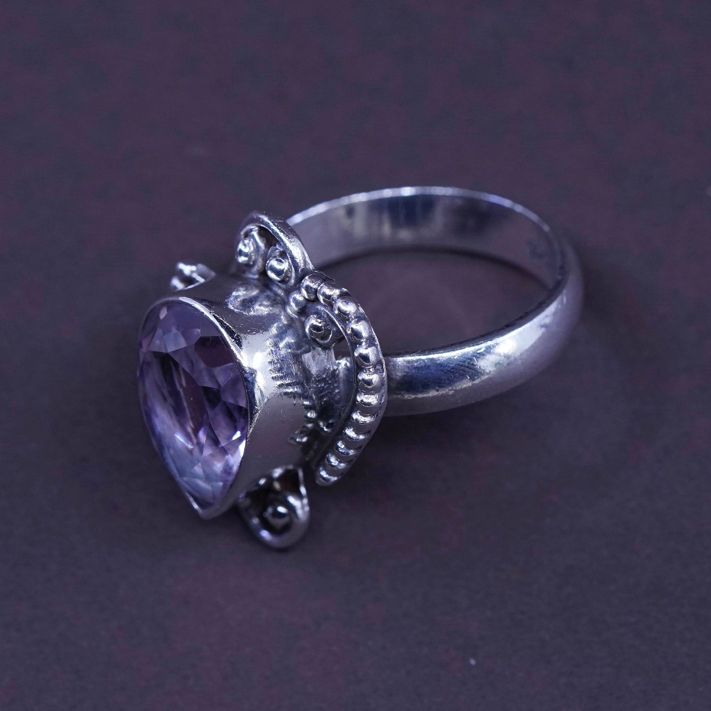 Size 8.5, vtg Sterling 925 silver handmade ring w/ teardrop amethyst N beads