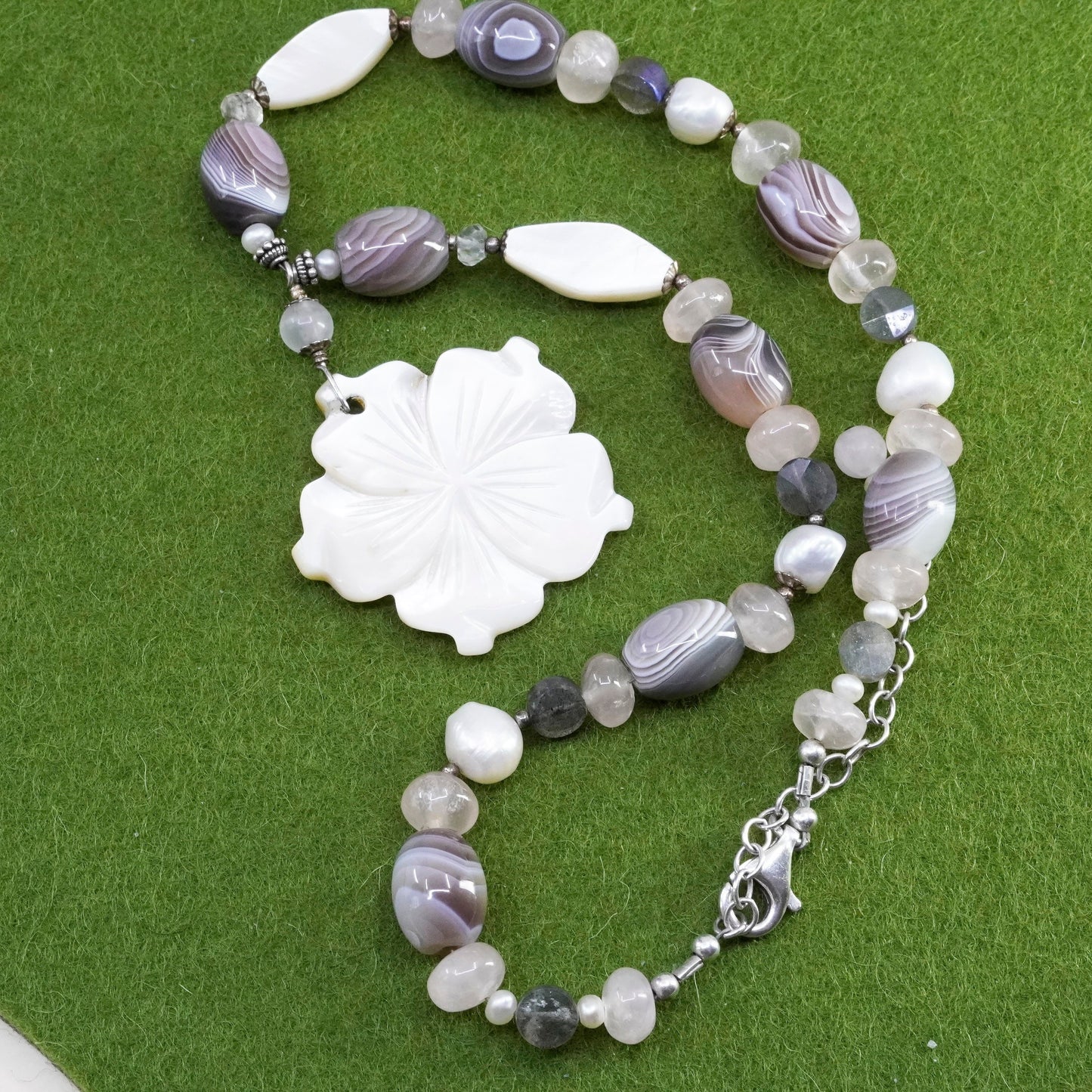 15+2”, necklace with rose quartz and agate beads mother of pearl flower pendant