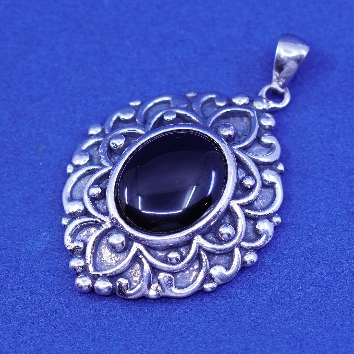 Vintage Sterling 925 silver handmade pendant with oval onyx and swirly relief