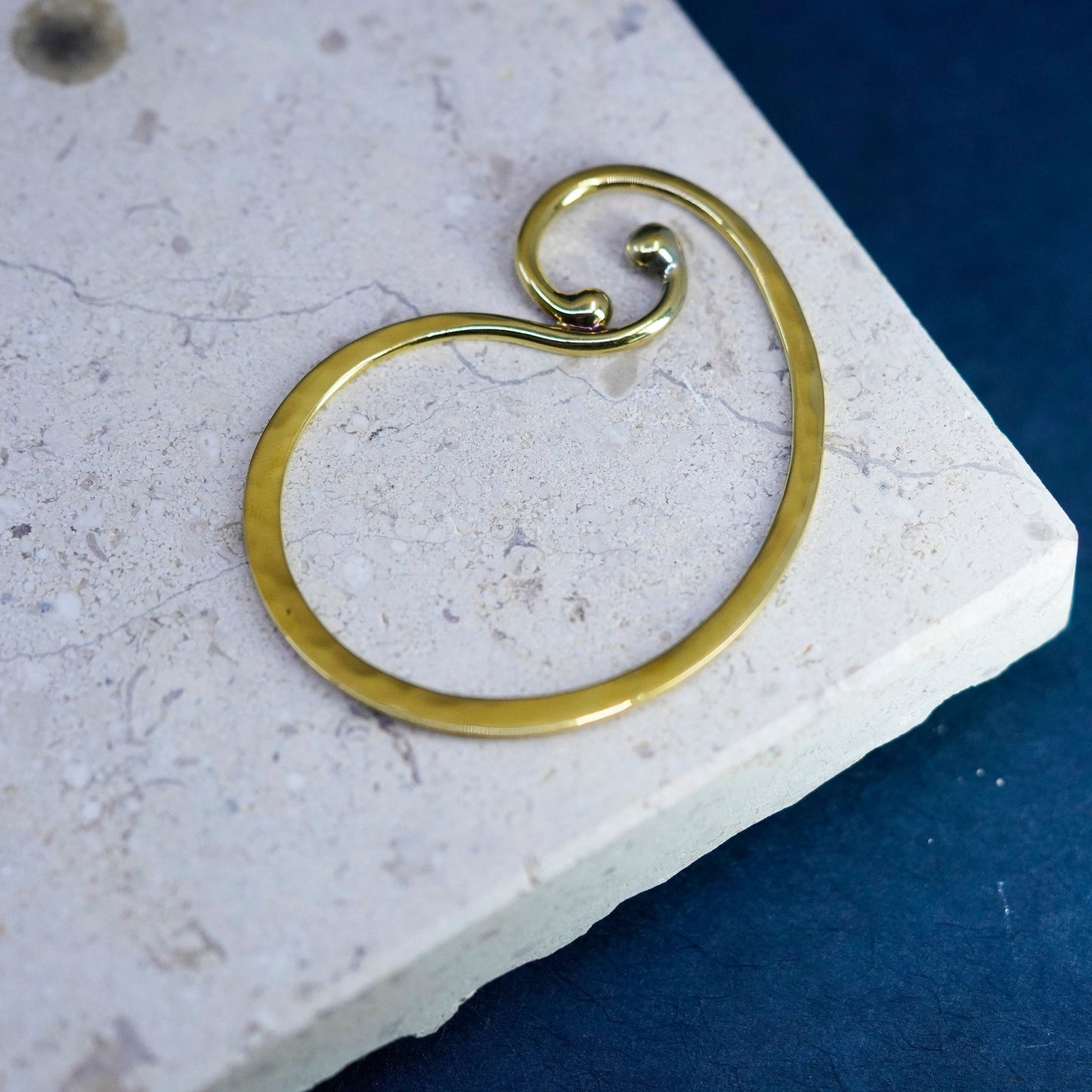 Abigail vermeil gold over Sterling silver handmade pendant, 925 swirly loop