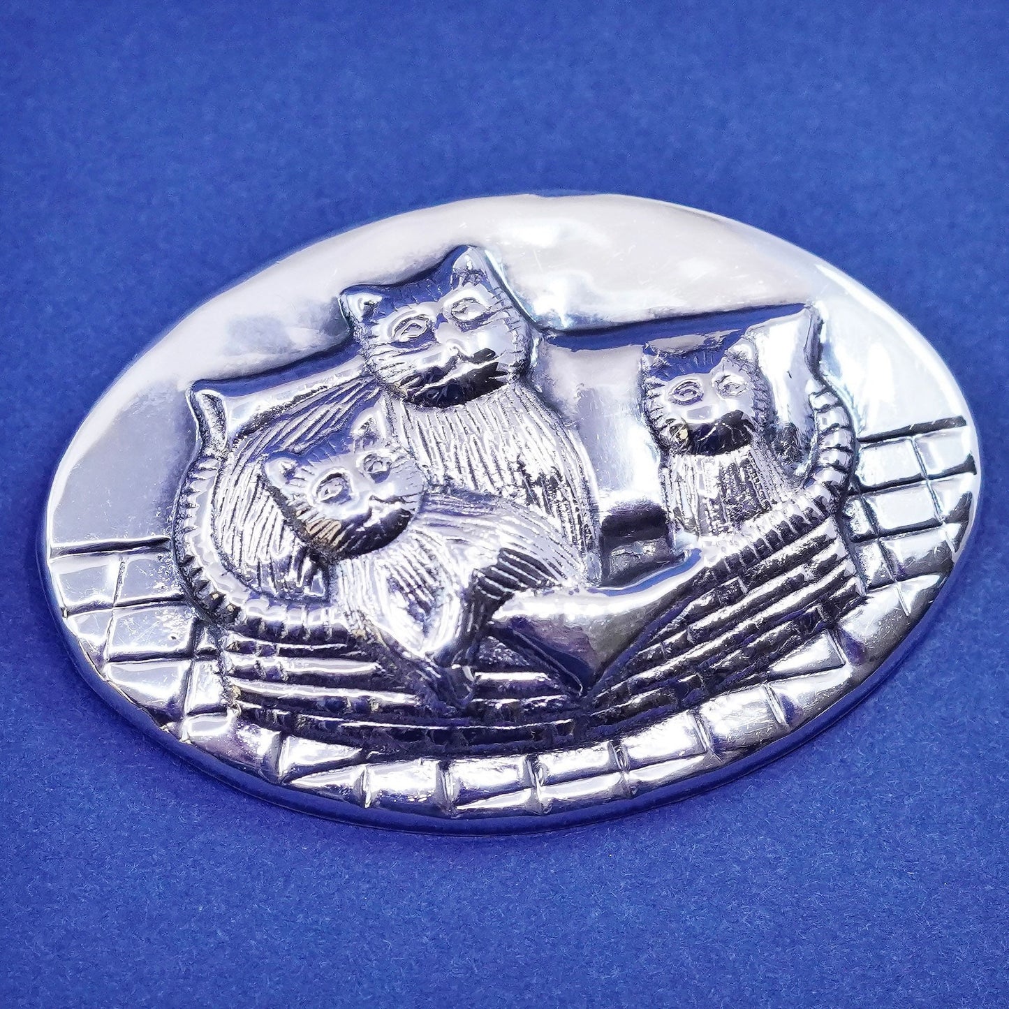 Vintage sterling silver handmade brooch, relief 925 cat pin