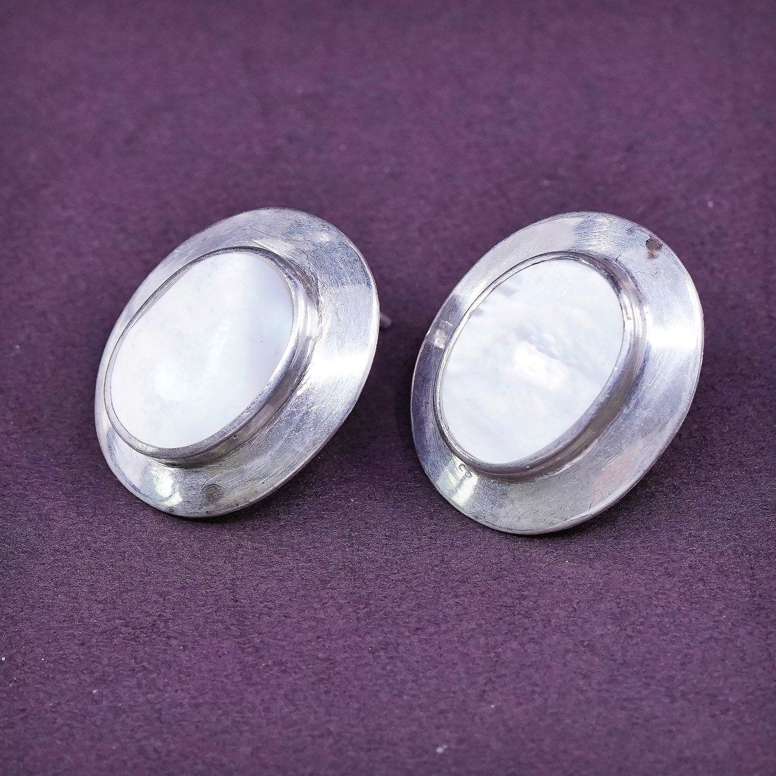 vtg Sterling silver handmade earrings, 925 oval studs w/ mother of pearl