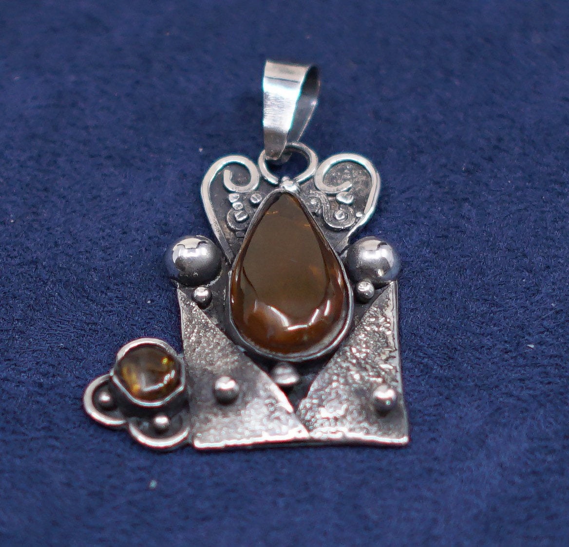 vtg memo hamacatic Sterling silver handmade pendant, 925 Bali w/ amber center