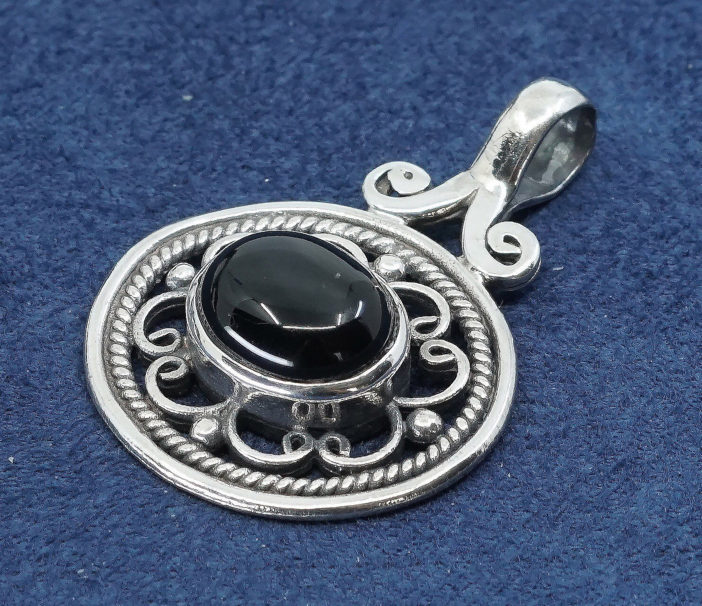 vtg Sterling silver handmade, 925 filigree bali w/ Oval obsidian pendant