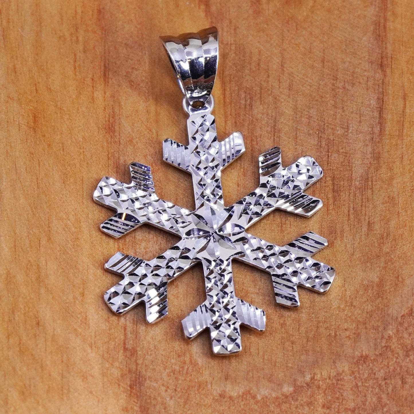 1.9g, Vintage 14K white gold handmade snowflake pendant