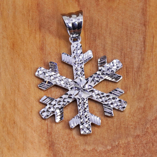 1.9g, Vintage 14K white gold handmade snowflake pendant