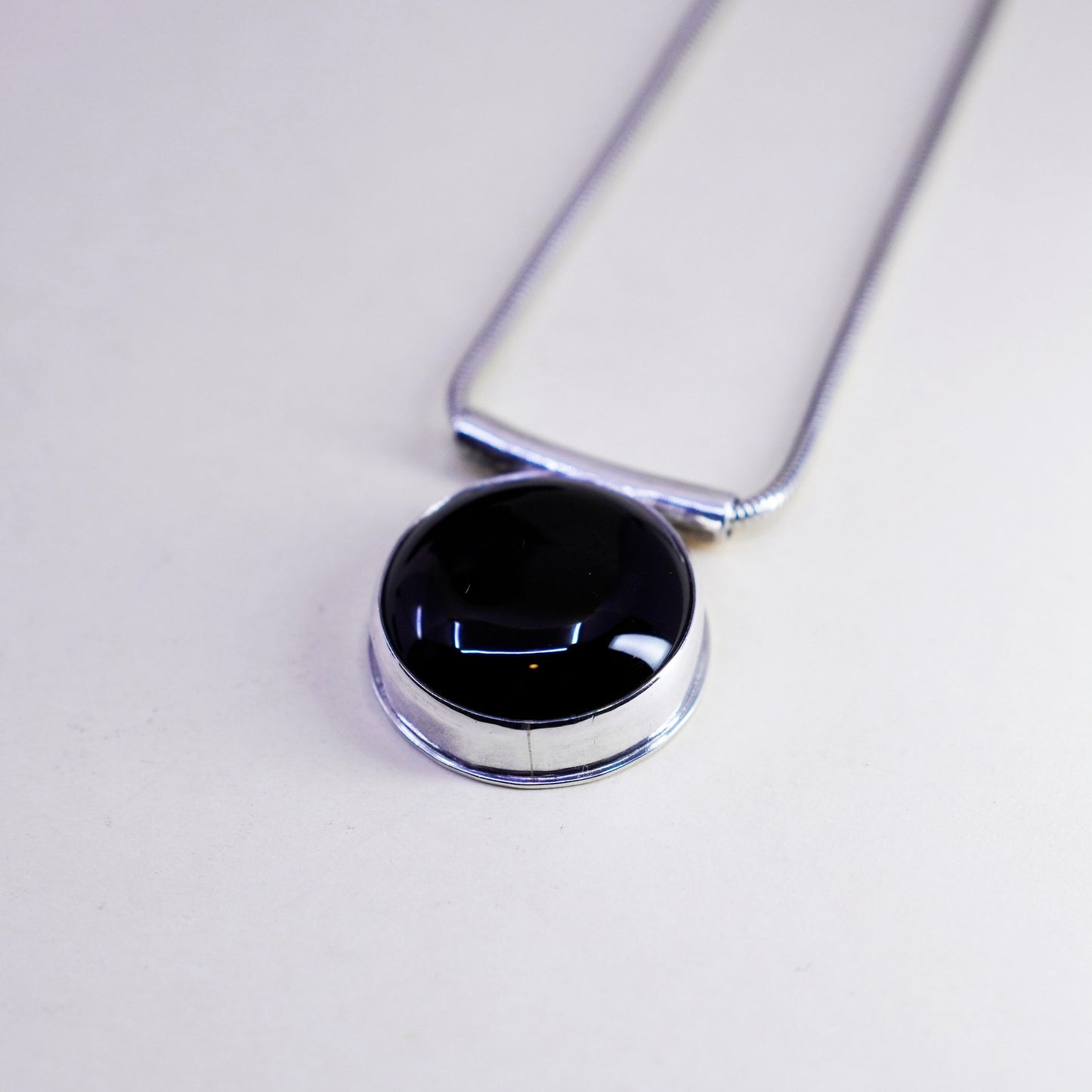 18”, sterling 925 silver snake chain necklace circle onyx pendant