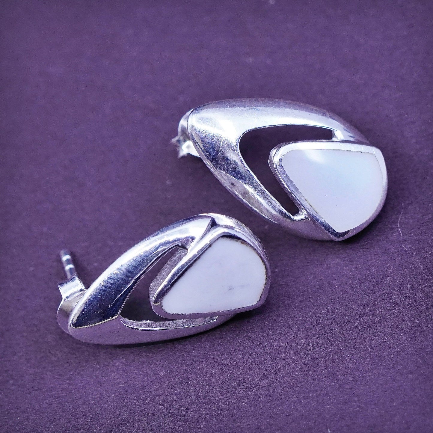 vtg Sterling silver handmade earrings. 925 teardrop studs with mother of pearl